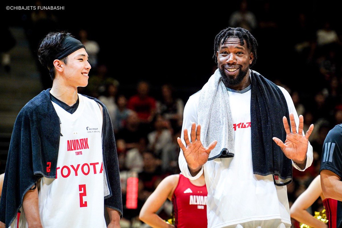 1試合目終了後のセレモニーにて #ジャンボくん の撮影のために