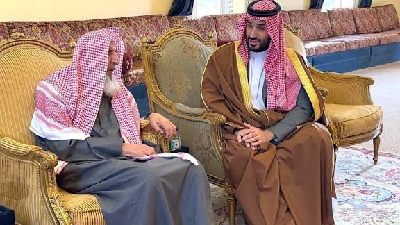 إنا لله وإنا إليه راجعون..
انتقل إلى رحمة الله صباح هذا اليوم سماحة شيخنا ووالدنا الشيخ العابد التقي #عبدالعزيز_بن__عبدالله_آل_الشيخ 
مفتي عام #المملكة_العربية_السعودية 
غفر الله له ورحمه وجعل ما أصابه كفارة له وجزاه عنا وعن المسلمين خير الجزاء.
صادق العزاء إلى مقام