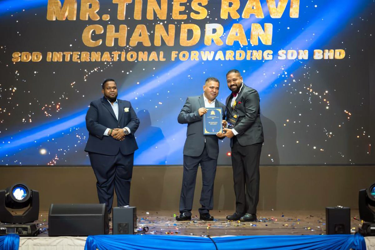 Limkokwing_MY's tweet image. Celebrating Limkokwing alumnus Tines Ravichandran - MIBEA 2025 Best Logistics Service Provider of the Year. Dedication, drive, results. Feature: bit.ly/4nryERV