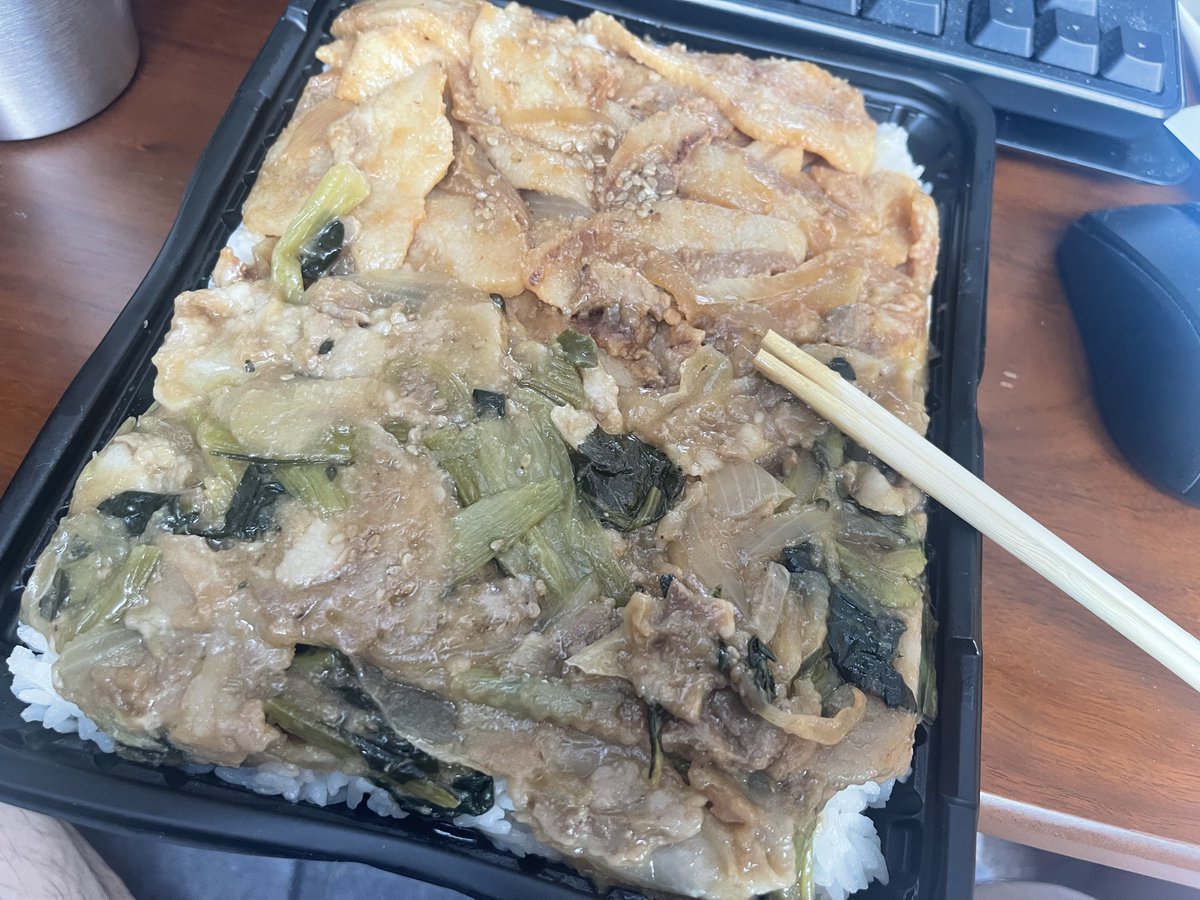 maMe0siban's tweet image. 都内に帰って来たw

たけのお昼ごはん

〜お品書き〜
キッチンダイブの1kg弁当

#飯テロ
#キッチンダイブ
#キッチンDIVE
#1kg弁当