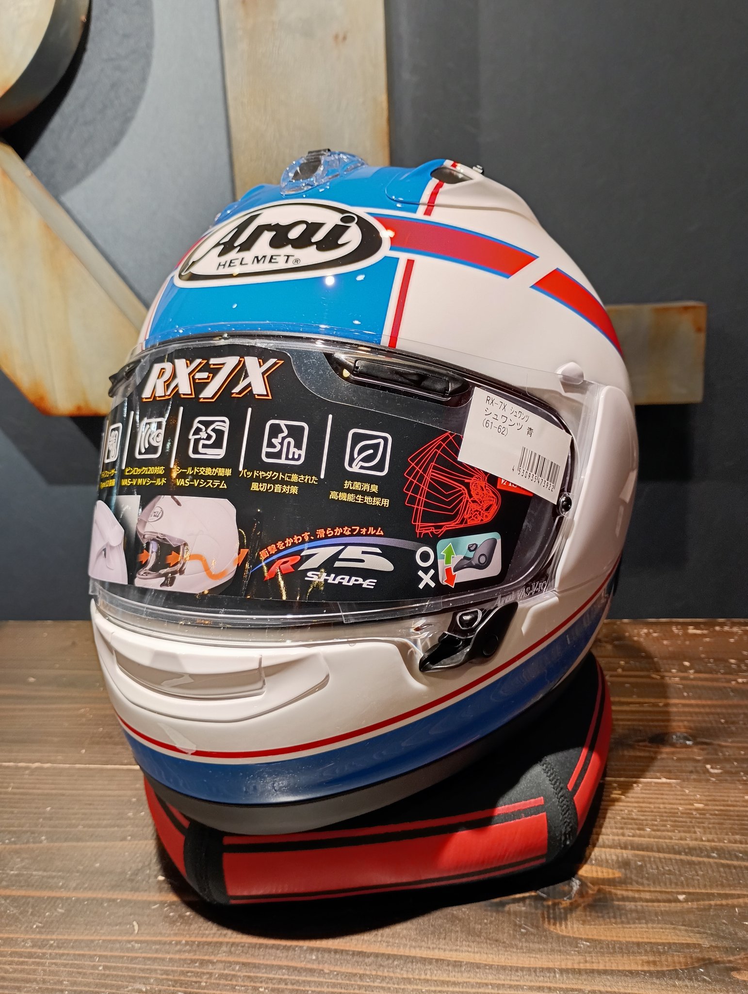 Arai rx7ケビン・シュワンツレプリカ アライヘルメットの「RX-7X」にシュワンツ・レプリカ登場