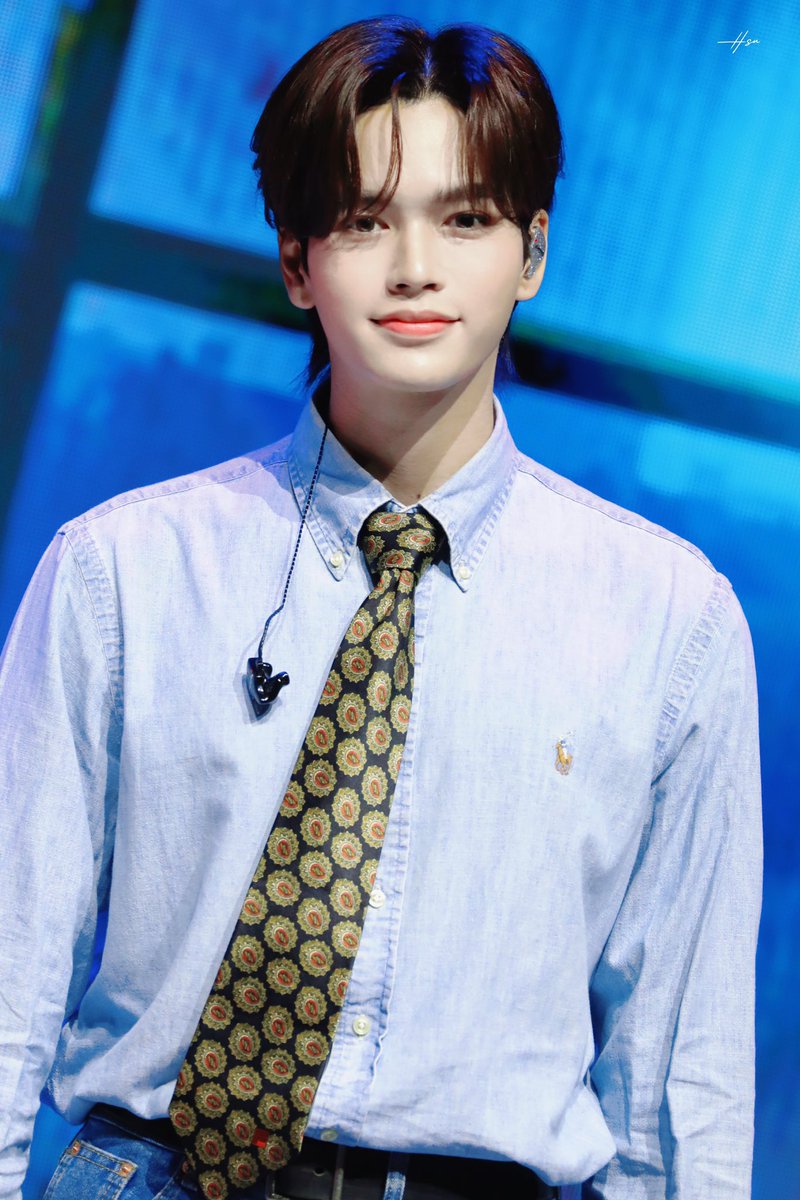 thiphawon89966's tweet photo. @Kazzmagazine ตาแป๋ว ยิ้มสวย แก้มก็หอม การันตีโดยจูเนียร์
#markjrtnn https://t.co/3ExC8oQS5O
