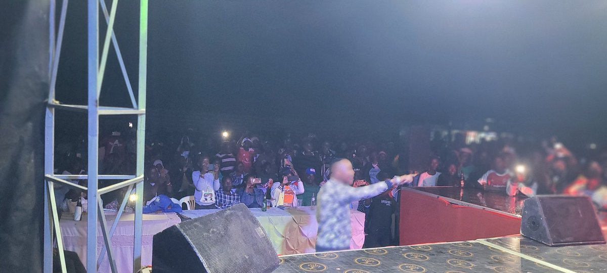 DJErycom's tweet image. Yesterday, Legendary @JChameleone Entertained Us @ErykaHotel. Thank You @GSB_Uganda