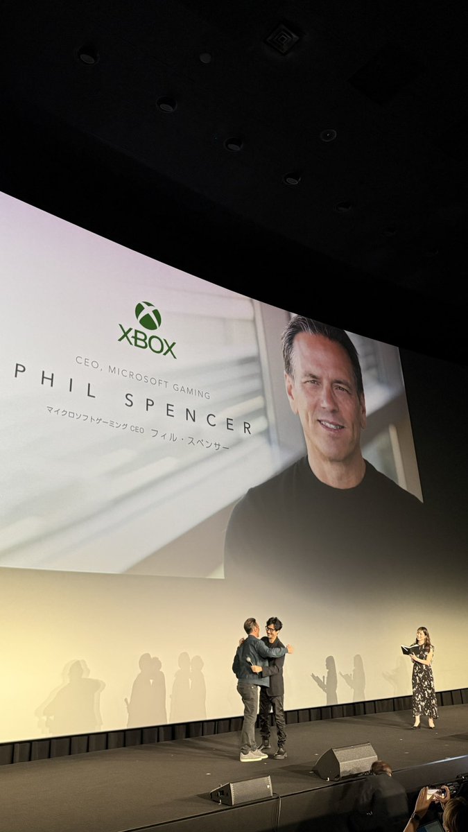 AllConsoleFan's tweet photo. ‼️Imágenes inéditas de la presentación de OD en donde Phil Anaconda Spencer y Kojima presentaron de manera conjunta el próximo gran Bombazo. https://t.co/cqgnMSOdTj