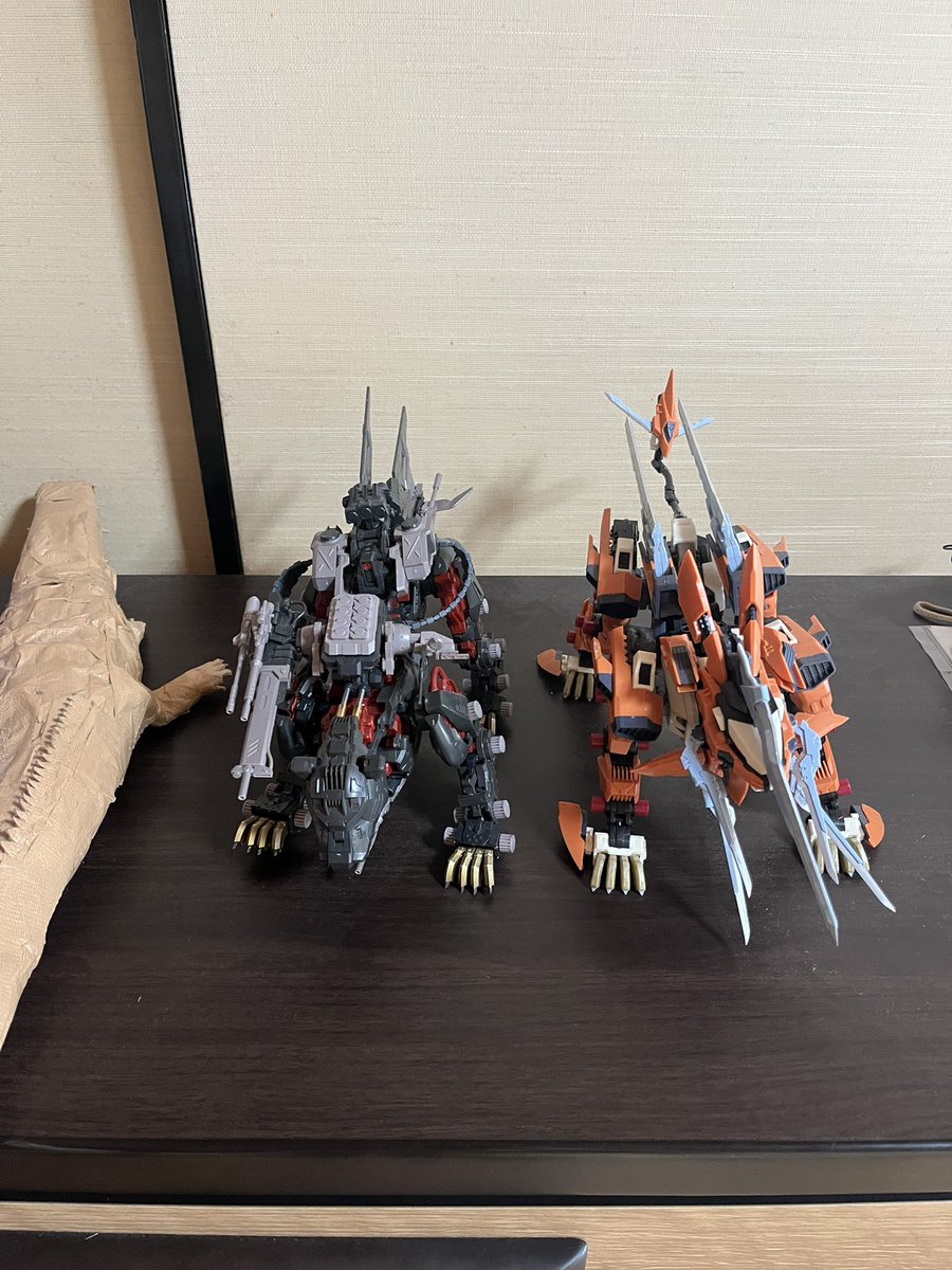 すみません。どの部分でしょうか。無料で送らせていただきますと連絡がありました。
私も一生ついていくと思いました。
今、息子達は中1、小6ですが、ゾイド関係で欲しい物はガンガン買ってます。
お陰で我が家はゾイド友達が見にくるくらいゾイドだらけです🦖

#タカラトミー
#ゾイドワイルド