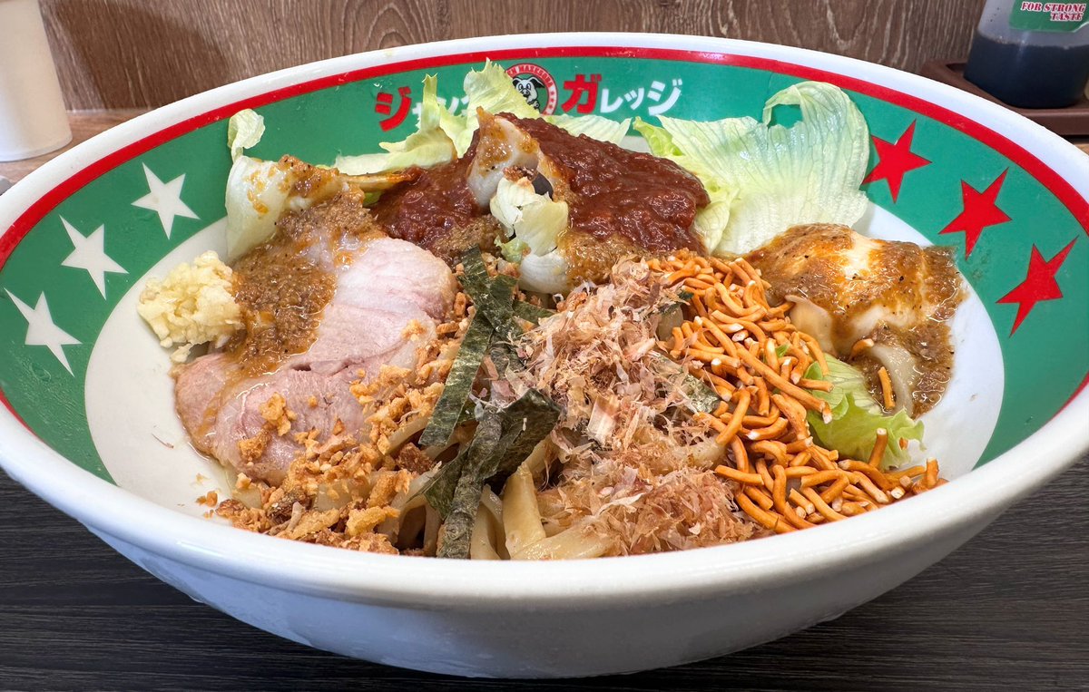 ジャンクガレッジ@埼玉県飯能市

チリトマ冷やしまぜそば❗️
冷ヤサイ❗️

久しぶりにジャンクガレッジに訪店☺️
限定のチリトマトを選択😉

ライス必須で最後はドボンで一瞬で完食😁
超美味かった😆
ご馳走様でした😋

#麺活中 #ジャンクガレッジ #まぜそば