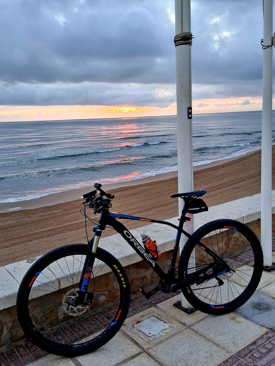 Early morning sunrise ride 🚴‍♂️🇪🇸🌞
