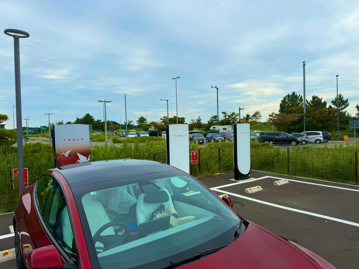 Blue_Model3's tweet image. 遠州森町SCの記念ストールで充電🔋
非関税障壁だろこんなん…チャデモ協議会訴えてやれ😡😡
あじあじ定食をいただいて移動💨