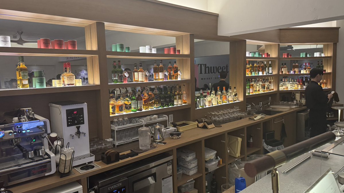 NeuronBizdev's tweet image. Love the Seoul, the vibe, the people

But only thing is missing from the BD perspective is the lack of alcohol during the day events

Luckily, @vana solves this issue with their whisky infused ice cream side event!