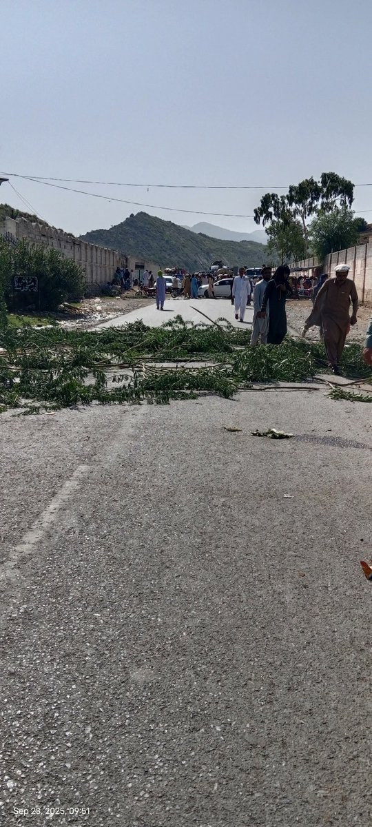 په سپلګه کې احتجاج شورو
  دې ميرانشاه رزمک سړک په بشپړه توګه بند شو