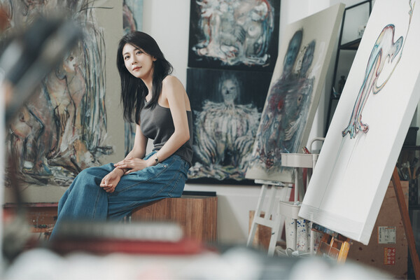 Kkorepo's tweet image. #ハ・ジウォン、画家に変身して個展開催…「私が私である理由」 
#ハジウォン  
🔗korepo.com/archives/15912…