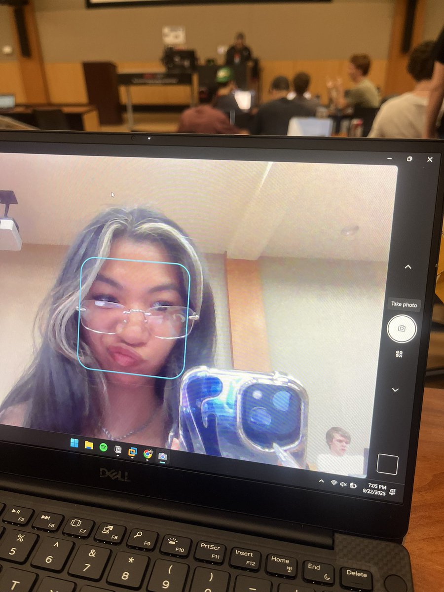 jiaaax's tweet photo. this class should've been an email https://t.co/eZ4c4mob87