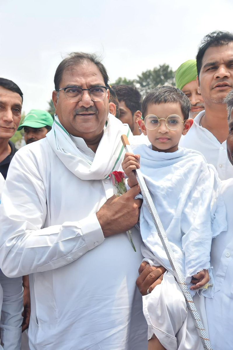 बड़े बुजुर्ग माता और बच्चे सबका एक ही नारा है 
हरियाने का है अभय सिंह और हरियाणा हमारा है 
<a href="/AbhaySChautala/">Abhay Singh Chautala</a>
#सत्य_की_आवाज_रोहतक_से_आगाज