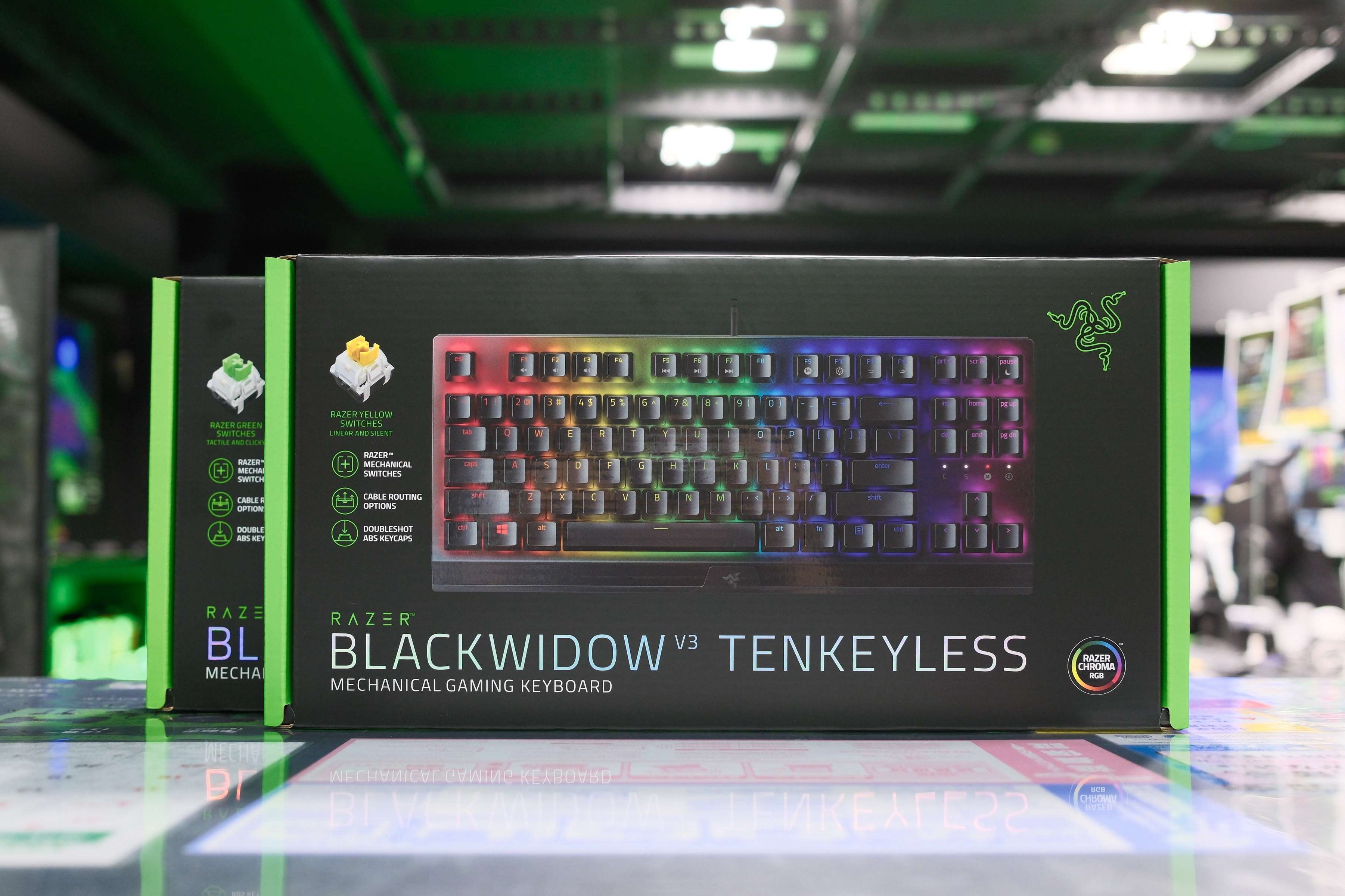 特典付⭐Razer Blackwidow V3⭐⭐レスト付 ⭐ 【イーブイ】新品 Razer BlackWidow V3 Tenkeyless JP - Green Switch ブラック