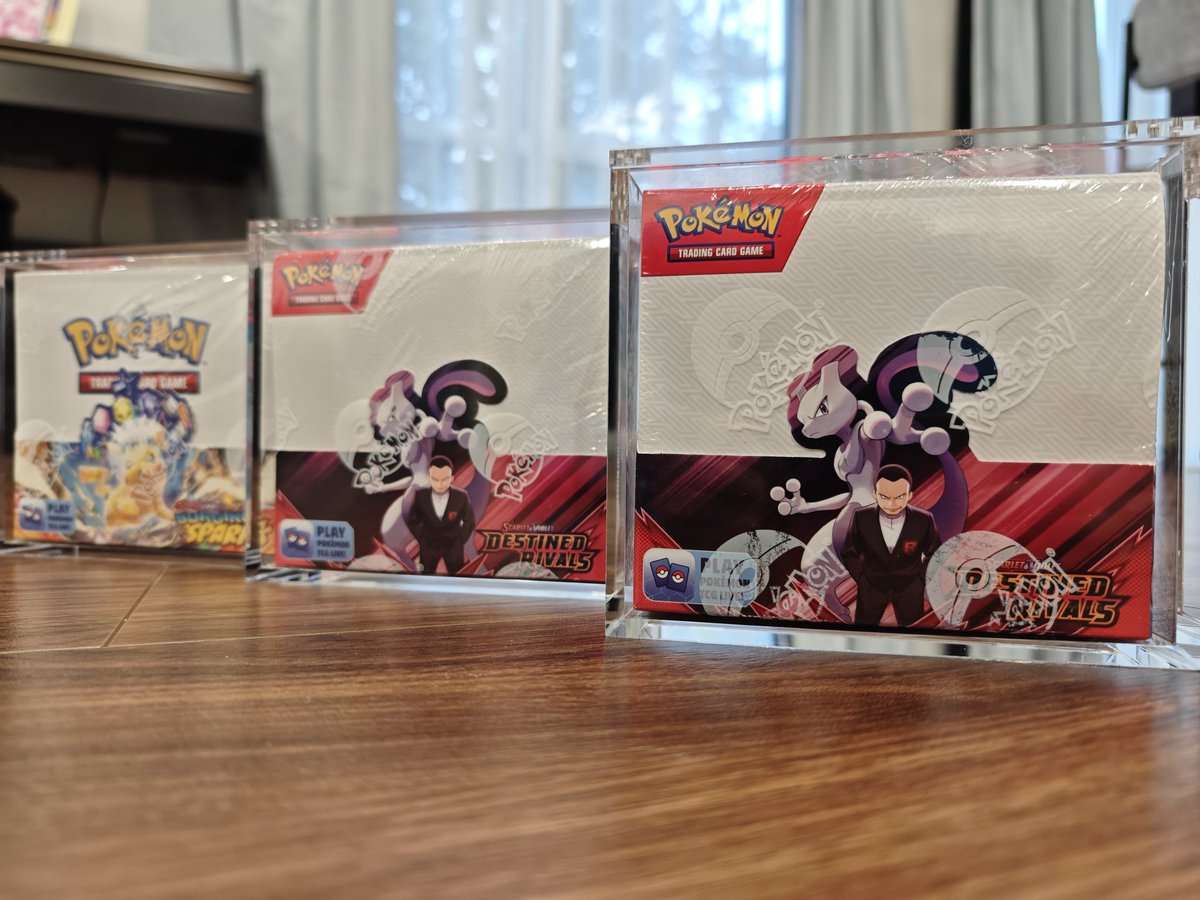 ScreensFire's tweet image. These acrylic cases are perfection. 
Started with ETBs, moving on to Booster Boxes. Up next - booster bundles.