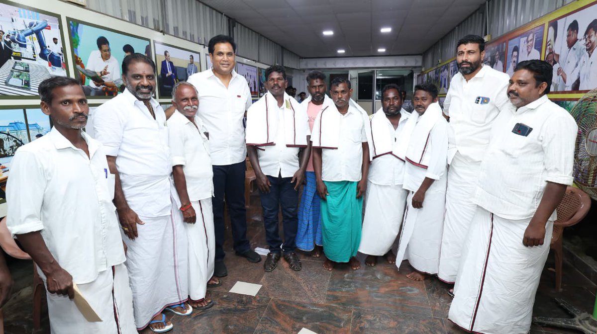 OfficeOfTRBR's tweet photo. மன்னார்குடி சட்டமன்ற தொகுதி, நீடாமங்கலம் வடக்கு ஒன்றியம், வெள்ளக்குடி ஊராட்சியை சேர்ந்த அதிமுக ஒன்றிய மற்றும் கிளைக் கழக நிர்வாகிகள், மாண்புமிகு தொழில்துறை அமைச்சர் முனைவர்.@TRBRajaa அவர்கள் முன்னிலையில் தங்களை திராவிட முன்னேற்ற கழகத்தில் இணைத்துக்கொண்டனர்.

 #ஓரணியில்தமிழ்நாடு https://t.co/eU56OicpzU