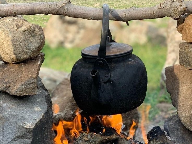 "الإيجابية ليست موقفًا… هي أسلوب حياة."
امتلئوا بها، فهي طاقة نُجابه بها كآبة الحياة، وقسوتها.