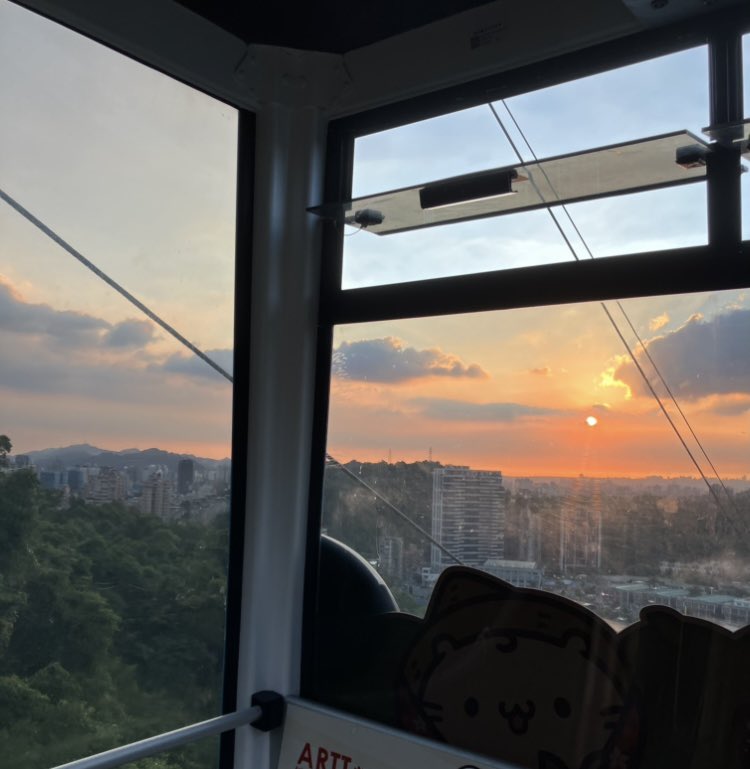 ロープウェイからの

夕陽が

めっちゃ綺麗だった( *˙ω˙*)و ｸﾞｯ✨