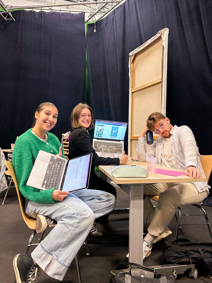 J'ai eu le plaisir d'animer une journée sur la création de "podcast vidéo" avec les étudiant.e.s de l' <a href="/iscom/">ISCOM</a>  #Strasbourg à <a href="/ViaStoria/">Via Storia</a> 🎙️ 

Leur objectif : réaliser leur premier #podcast vidéo en studio en une journée.

Très curieux de voir les premiers résultats. ✌