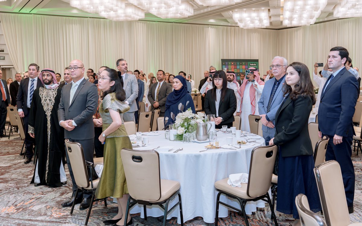 KSAconsulateLA's tweet photo. أقامت القنصلية العامة في لوس انجليس حفل استقبال بمناسبة #اليوم_الوطني_السعودي95 تحت شعار #عزنا_بطبعنا، وكان في استقبال المدعوين من أعضاء السلك الدبلوماسي والقنصلي ورجال الأعمال والأكاديميين والمواطنين السعوديين سعادة القنصل العام الاستاذ/ بندر بن فهد الزيد. https://t.co/E7lIrqz0t5
