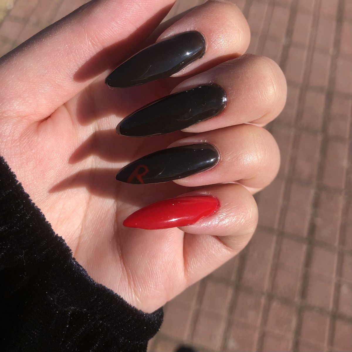 Şahsi R oğlanımın elleri  / Benim ellerim