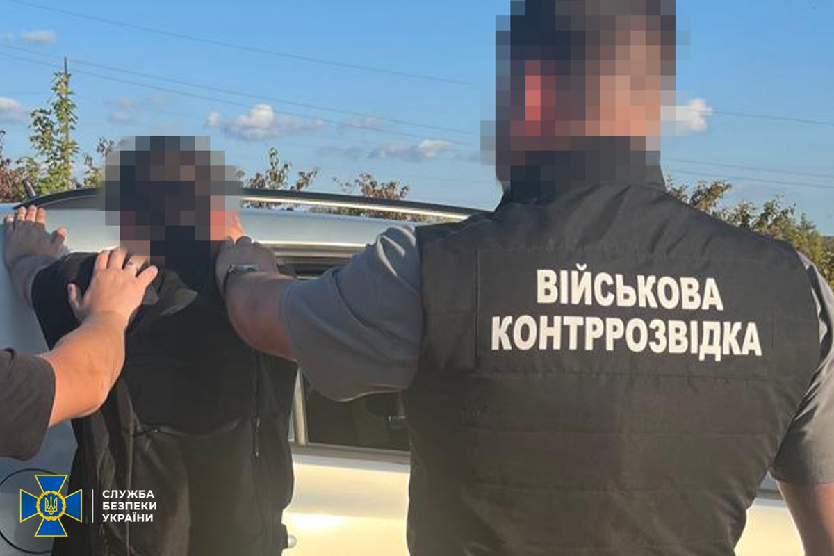 ServiceSsu's tweet photo. СБУ затримал�� агента фсб, який коригував атаки рф по аеродромах та енергооб’єктах на заході України

➡️ https://t.co/UiieEkYeWa https://t.co/RnJMBhX12O