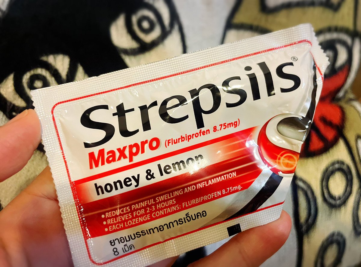 Harup223's tweet photo. 先月の私の風邪も唾が飲み込めない痛さでした😖実体験も踏まえて喉痛さんにお勧めなのがコレ！

麻酔入りのど飴と巷で囁かれていたStrepsils“Maxpro”
他のStrepsilsはコンビニで売ってますが、“Maxpro”はタイでも薬局のみの扱い。Flurbiprofen(非ステロイド系抗炎症薬)配合！痛みに即効性で地獄に仏！ https://t.co/GRo2PpgdiT