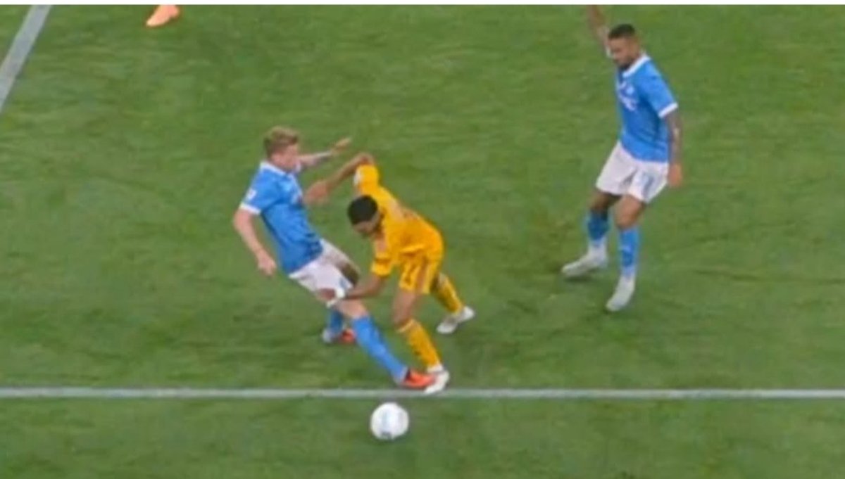 CensuraFreemind's tweet image. Scandaloso, vergognoso, tutti muti, Conte non chiagne più!!!
🤡🤡🤡
#SerieAcolverme