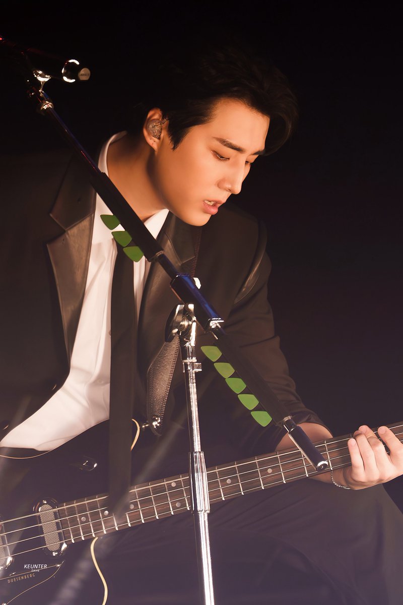 DAY6 X UNDERTONES コラボTシャツ young k ヨンケイ FAcM2tWUUAE2BDW.jpg