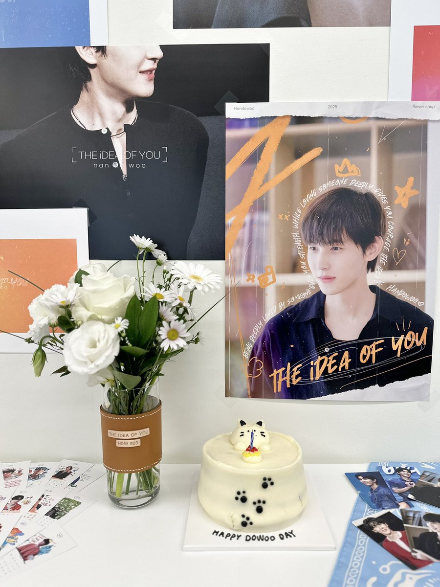 yangmalyangmal's tweet photo. 도우처럼 새하얀 리시안셔스가 맞이해준 
도우로 가득했던 공간📷🎞️
덕분에 행복했어요

도우야 생일축하해🐱💚

#the_idea_of_HDW 
#960923HBD_DOWOO 
#도우 #DOWOO https://t.co/bR4FLBw3b1