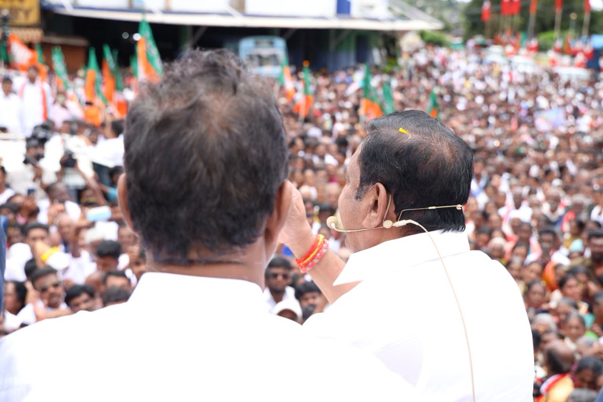 AIADMKITWINGOFL's tweet image. குன்னூர் சட்டமன்ற தொகுதிகளில் கழகப் பொதுச்செயலாளர் புரட்சித் தமிழர் @EPSTamilNadu அவர்களின்
#புரட்சித்தமிழரின்_எழுச்சிப்பயணம் 
#மக்களைக்_காப்போம்
#தமிழகத்தை_மீட்போம்