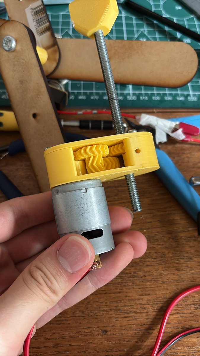 オールダブルヘリカルギアのバケモノが誕生した
ギアの強度エグすぎて感動してる