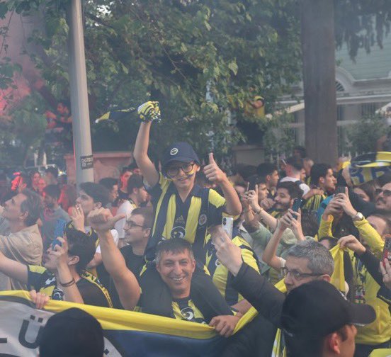 #günaydın 12 numara #bizfenerbahçeyiz #kalplerberaber #yaşafenerbahçe #çünküfenerbahçeliyiz #sarılacivert #fenerbahçeaşktır #fenerbahçeyıkılmaz #fenerbahçe #türkiye #malatya #salı 💛💛💙💙