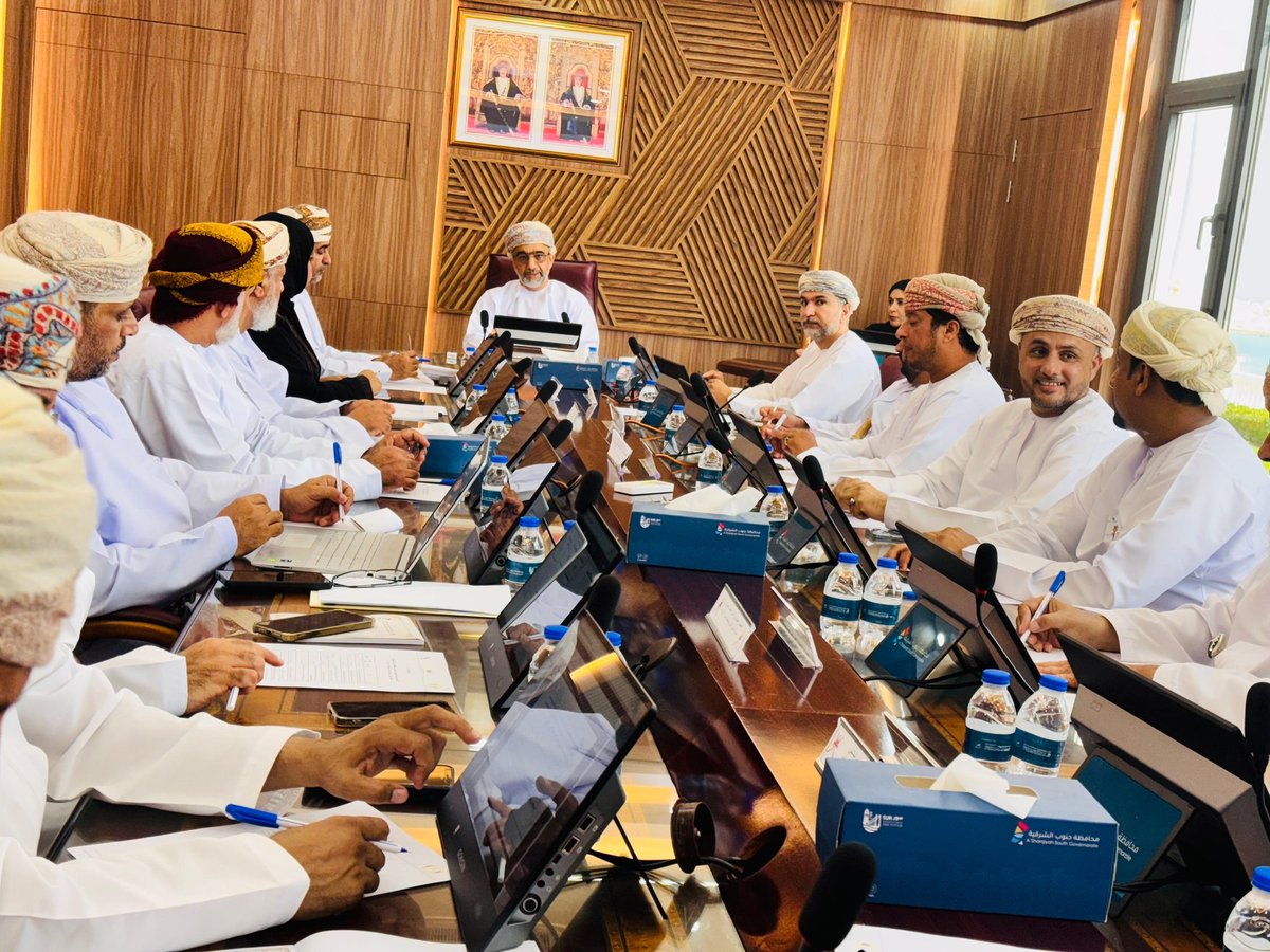 🔴 #فريق_الحدة_الإعلامي |
بلدي جنوب الشرقية يناقش مبادرات نوعية لتحقيق الاستدامة البيئية وجودة الخدمات.

سالم بن حمد الساعدي <a href="/alftaalsamer/">سالم حمد الساعدي🇴🇲</a>

عقد المجلس البلدي بمحافظة جنوب الشرقية اليوم جلسته الاعتيادية السابعة لعام 2025م برئاسة سعادة الدكتور يحيى بن بدر المعولي محافظ جنوب الشرقية