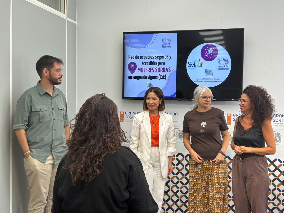 Hoy, 23 de septiembre, se celebró una rueda de prensa organizada por el <a href="/aytogr/">Ayuntamiento de Granada</a> en torno al proyecto de la convocatoria 2024: una guía de espacios seguros accesible en LSE para mujeres sordas. <a href="/NannyGonzlez21/">Nanny González</a> <a href="/ASOGRA_/">ASOGRA</a> #Granada #LSE