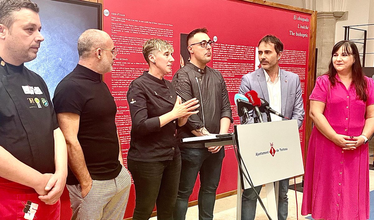 Presentem el vídeo promocional del nou plat gastronòmic tortosí elaborat per cuiners locals i l'Escola d'Hoteleria Dertosa.Un projecte per promoure la gastronomia i enfortir el teixit turístic de la ciutat. A banda presentem més de 30 activitats per al Dia Mundial del Turisme.