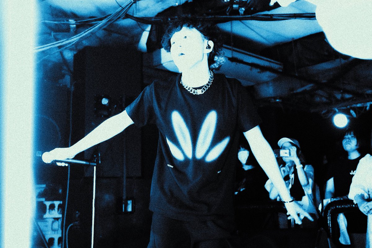 Kenta_CrowsAlive (@kenta_vo_ca) on Twitter photo FeatherBloom 2025ありがとう!
今年も開催できて良かった。
企画する度に色んな発表をしてきているけど今回も、ずっと発表したかった事伝えれて良かった。お楽しみに!!
ここに集まってくれたみんな、心の底から大好きです。
いつもありがとうな!またライブハウスで!
Photo <a href="/Shunnosuke1217/">Shunnosuke</a> FeatherBloom 2025ありがとう!
今年も開催できて良かった。
企画する度に色んな発表をしてきているけど今回も、ずっと発表したかった事伝えれて良かった。お楽しみに!!
ここに集まってくれたみんな、心の底から大好きです。
いつもありがとうな!またライブハウスで!
Photo <a href="/Shunnosuke1217/">Shunnosuke</a>