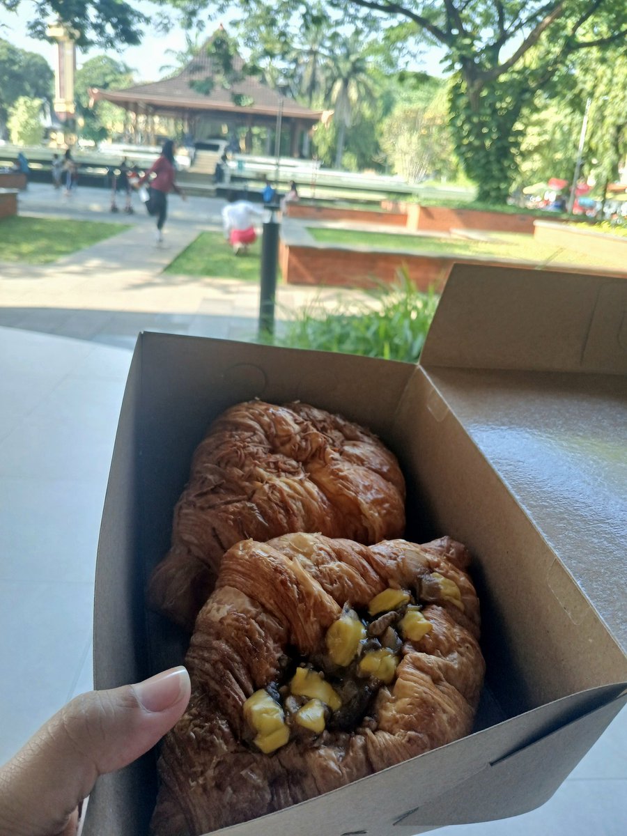 Hari Minggu sepedahan di tmii, gak sengaja nemu Snoepen 😍 <a href="/wsnoepen/">Waroeng Snoepen</a>