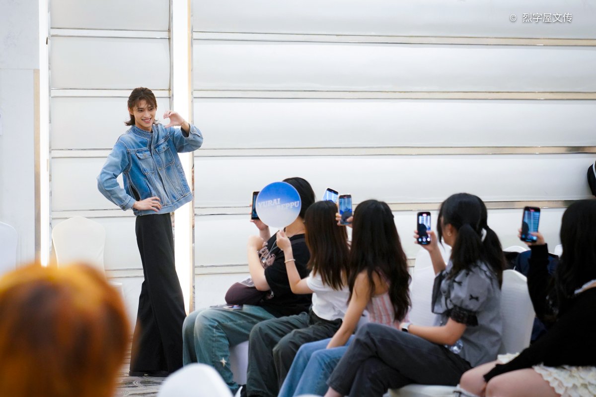 【烈字屋·独家现场】2025别府由来粉丝见面会in上海  第二场活动现场图速来查收！
话不多说，请来欣赏长腿
#別府由来 
#別府由来中国ファンミーティング
more photos·更多现场图请看烈字屋官方微博↓↓
weibo.com/6176975753/Q5V…