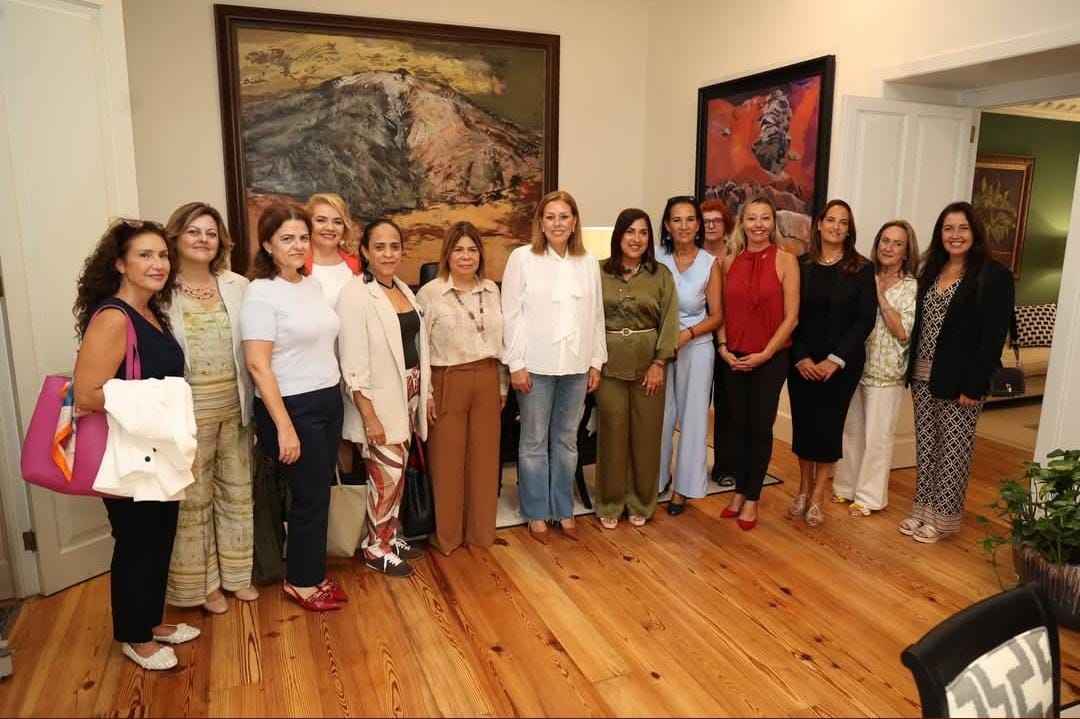 Egarsat, presente en el impulso del liderazgo femenino en Canarias.

Nos complace haber participado en el encuentro celebrado entre la presidenta del Parlamento de Canarias, Astrid Pérez, y ASEME Canarias, durante la reunión se presentó “Red Conecta Canarias”.