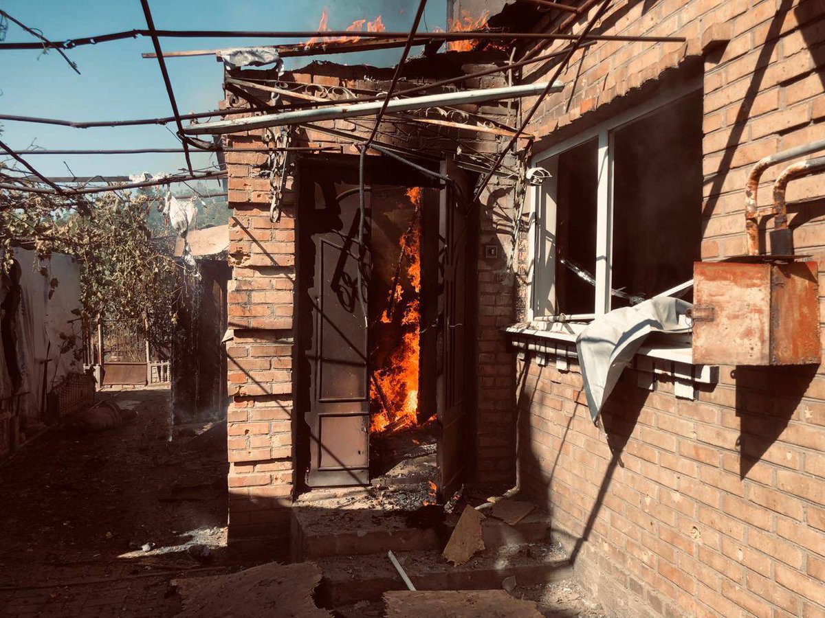 Nikopolgram's tweet image. In Nikopol, the russians killed a 70-year-old woman with an FPV drone. Another 47-year-old local resident sustained shrapnel wounds. The victim received the necessary medical assistance. As a result of the attack, a private house caught fire.