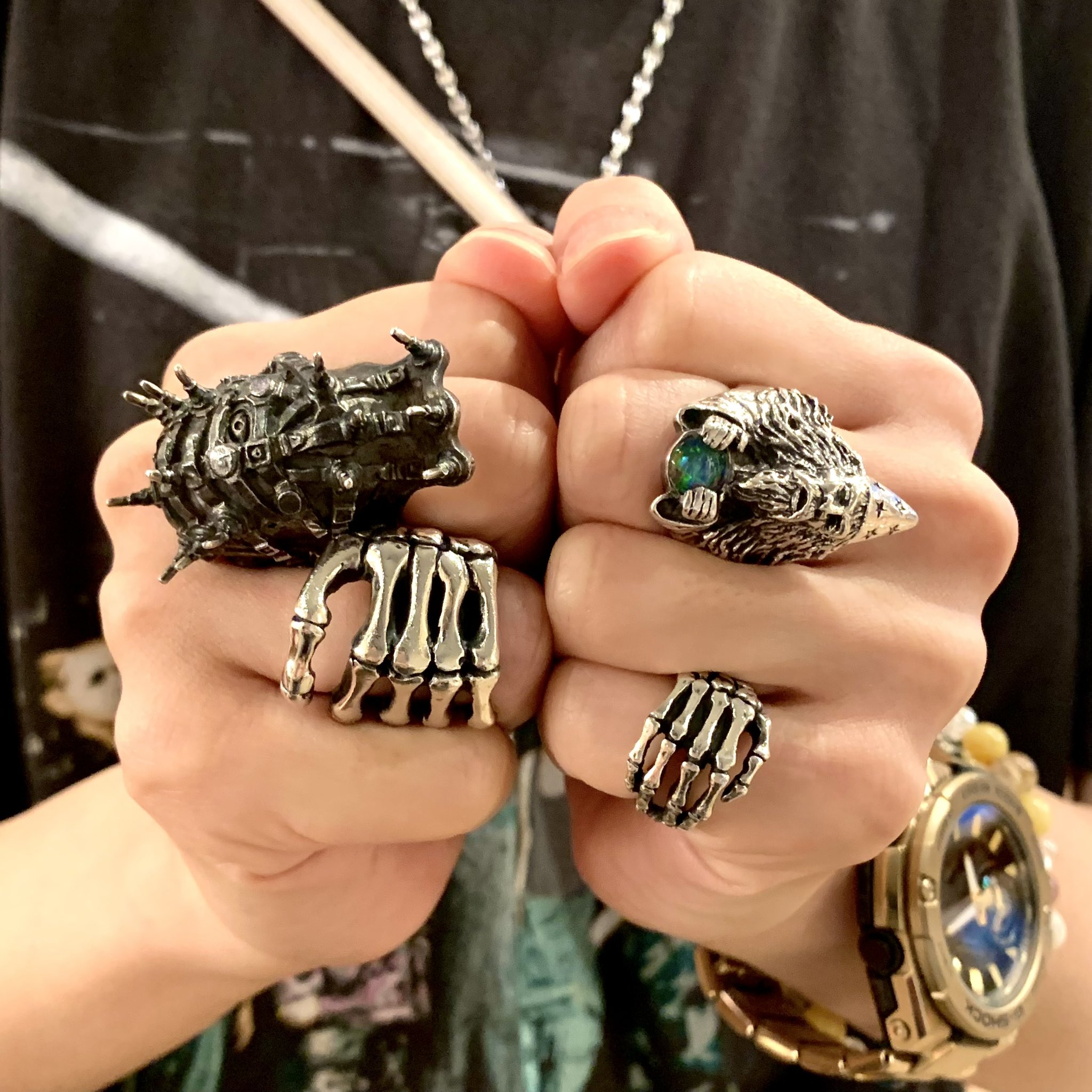 hide x CRAZY PIG DESIGNS 『DICE WING PENDANT GOLD EDITION』の展示