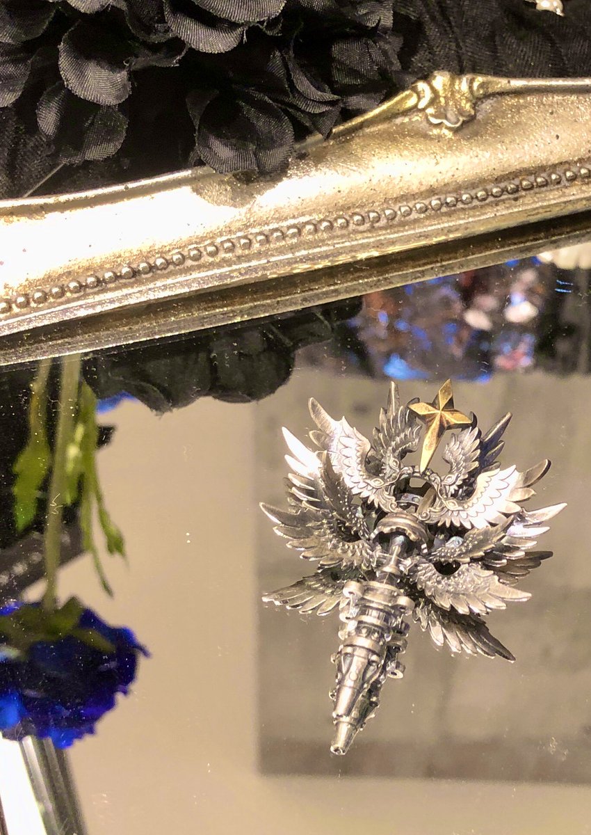 渋谷モディで今日までのイベント夜煌蒐集にて、朝イチで林檎屋さん<a href="/ringoya3/">林檎屋 9/17～23 夜煌蒐集 渋谷モディ</a> のオーダー会行って来ました！
リクエストしていた羽根12枚に何しても蛇足になりそうで、とりあえずそのままお迎え😊

どうしても赤いグラスアイを付けたくて、秋葉原で探し回ってずっと彷徨ってました💦　

 #夜煌蒐集