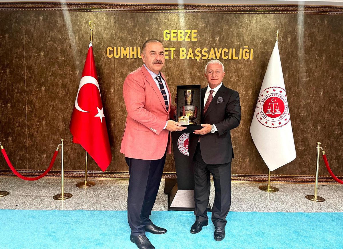 Yönetim Kurulu Başkanımız Ercüment Sarıtaş, Yönetim Kurulu Üyelerimiz Ayşe Akşit ve Emre Taycı, Bölge Müdürümüz Alp Çelikbilek ile Hukuk İşleri Müdürümüz Gökçe Bengisu Gürer, Gebze Cumhuriyet Başsavcılığı görevine atanan Başsavcı Metin Uslu’yu ziyaret ederek, kendisine yeni