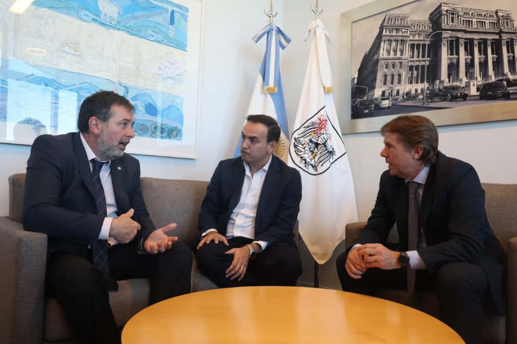 Nos reunimos con el Ministro de Justicia Gabino Tapia y el Secretario Francisco Quintana para conversar sobre los desafíos y las oportunidades de la justicia en la Ciudad Buenos Aires y la necesidad de colaborar en actividades conjuntas que impulsen un servicio de justicia ágil y