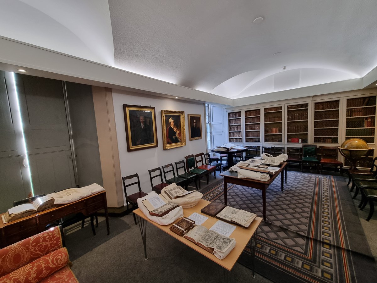 The Signet Library tweet media