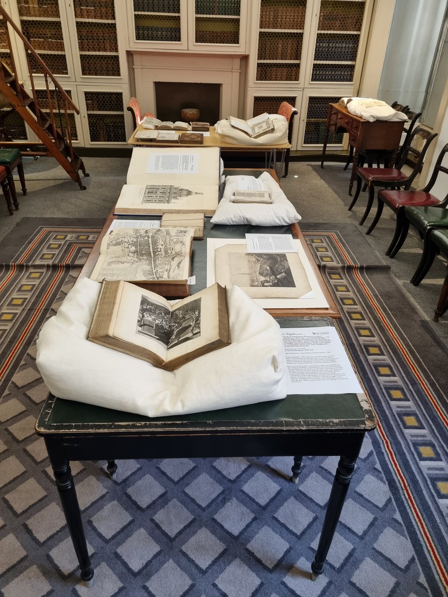 The Signet Library tweet media