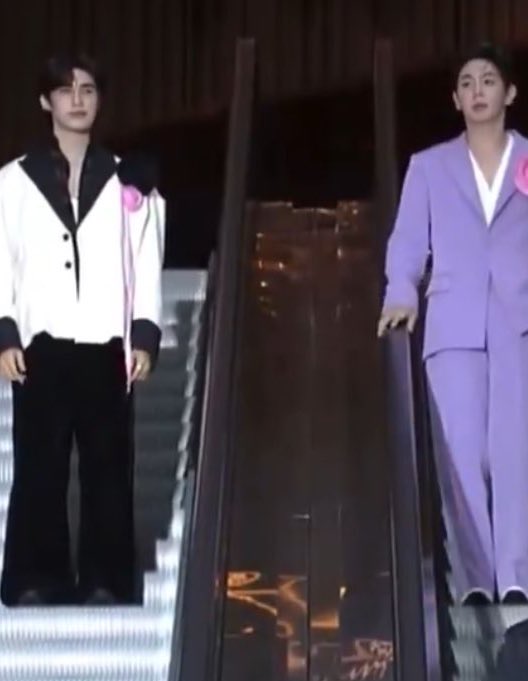 ถึง <a href="/poomppsofficial/">Poom Phuripan Official</a>  และ <a href="/Justupbangkok/">JustUp Official</a>  ทางเราอยากให้
ศิลปินที่เป็นพาร์ทเนอร์กันออกงานใหญ่
ทุกครั้งเป็นที่ตื่นตาของคนนอกและสื่อ
หวังว่าทีมงานทั้งสองค่ายจะหาทางแก้
กันอย่างลงตัว การพูดครั้งนี้ไม่มีเจตนา
ไม่ดีอย่างไร หวังว่าทั้งสองทีมจะเข้าใจ
แฟนคลับตัวเล็ก ๆ แบบเรานะคะ🙏🏻😭