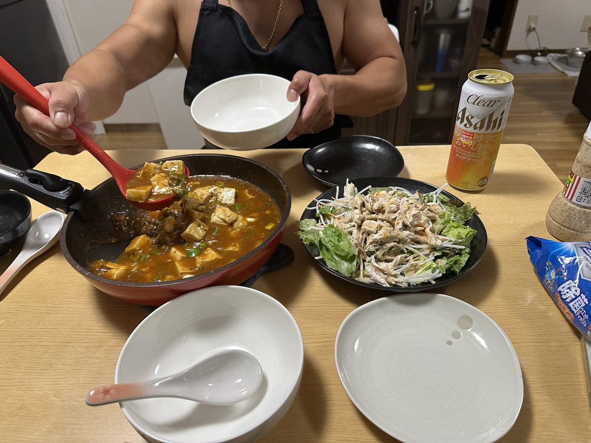 毎日毎日裸エプロンやめてもらえる？www