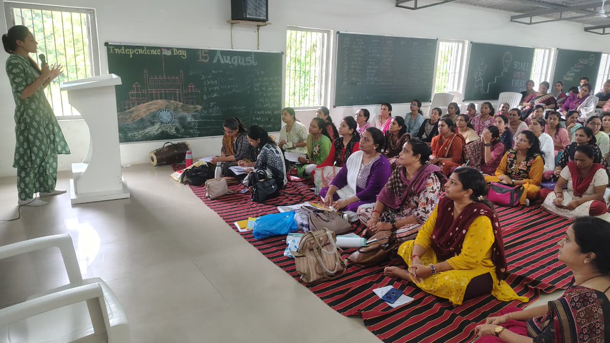 DcpuNavsari's tweet image. આજ રોજ જિલ્લા શિક્ષણ વિભાગ સાથે સંકલન માં રહી બી.આર.સી. દ્વારા ચાલી ચાલી રહેલ શિક્ષકોની તાલીમમાં જિલ્લા બાળ સુરક્ષા એકમ દ્વારા બાળ હક્કો, નશામુક્ત ભારત અભિયાન, બાળ સુરક્ષા યોજનાકીય અને બાળકોના કાયદાકીય માહિતી આપવામાં આવેલ જેમાં કુલ ૮ કાર્યક્રમોમાં ૪૩૩ શિક્ષકો હાજર રહ્યાં હતા.